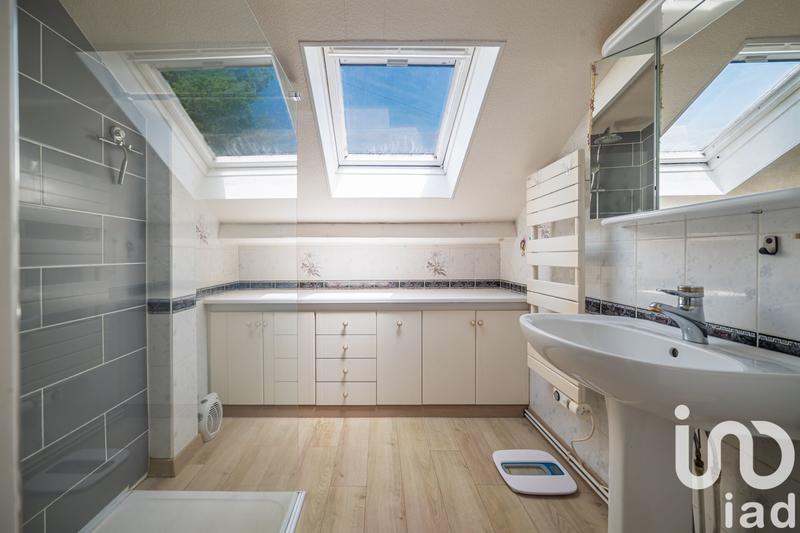 Maison - 182 m² - 9 pièces