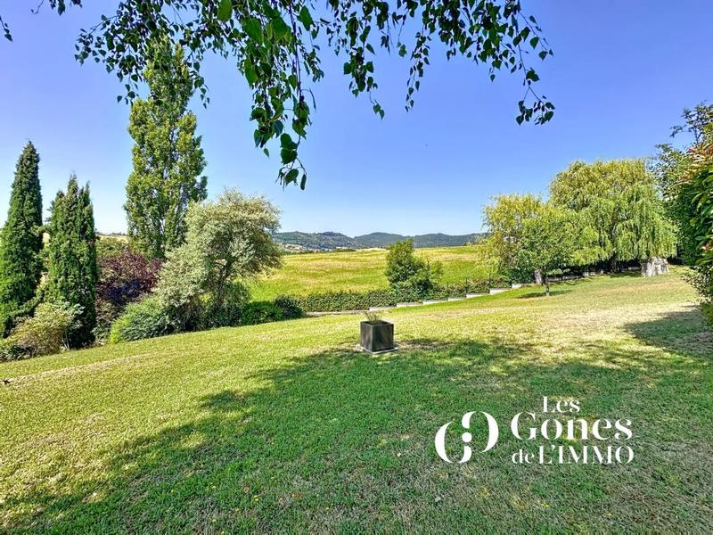 Maison - 220 m² - 7 pièces