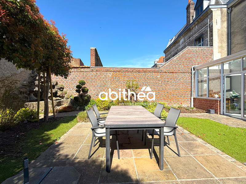 Maison - 370 m² - 12 pièces