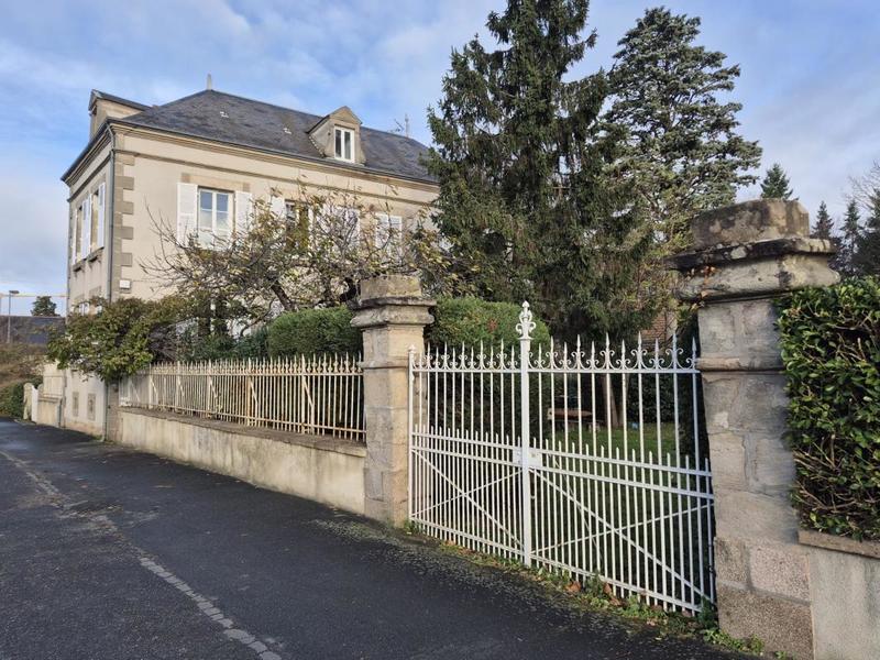 Maison - 300 m² - 7 pièces