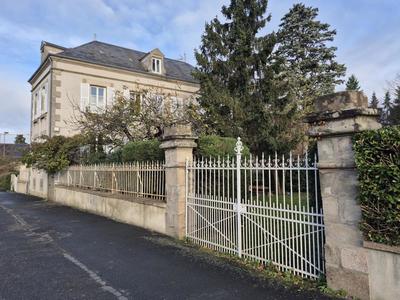 Maison - 300 m² - 7 pièces