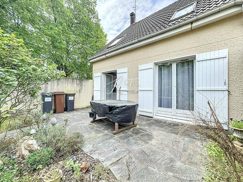 Maison - 95 m² - 5 pièces