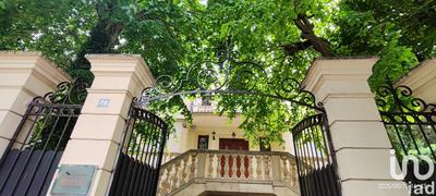 Maison - 300 m² - 12 pièces