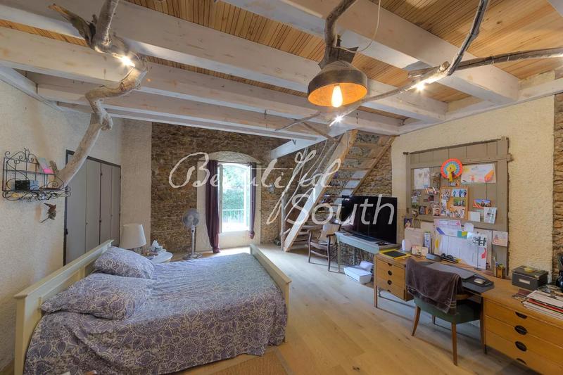 Gîte - 956 m² - 32 pièces