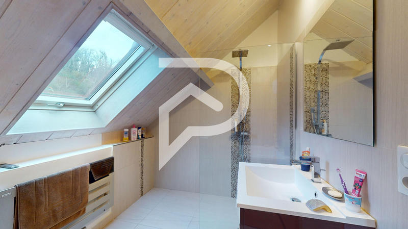 Maison - 696 m² - 12 pièces