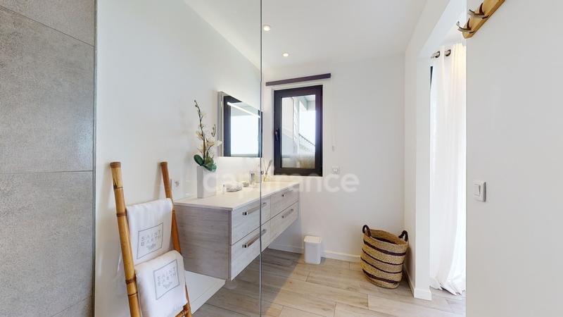 Villa - 206 m² - 4 pièces