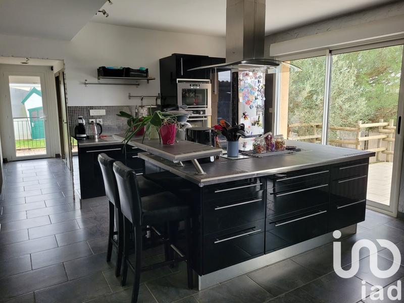 Maison - 248 m² - 8 pièces