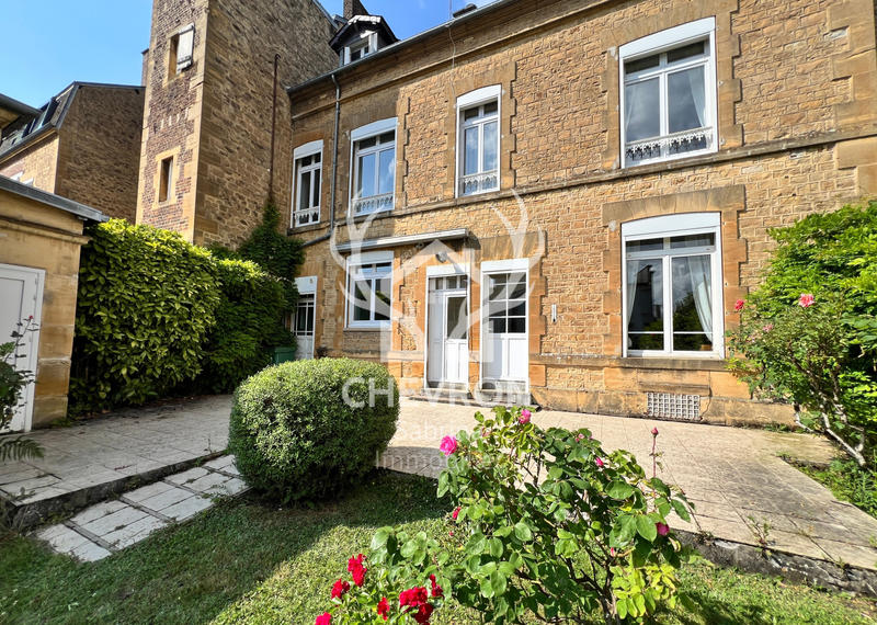 Maison - 259 m² - 10 pièces