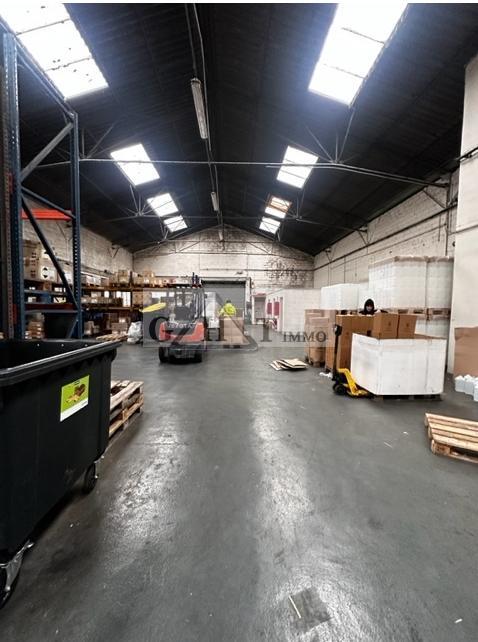 Entrepôt - 1 100 m²