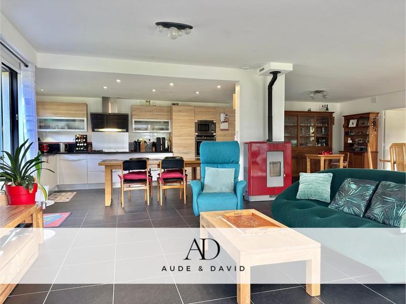 Maison - 220 m² - 8 pièces