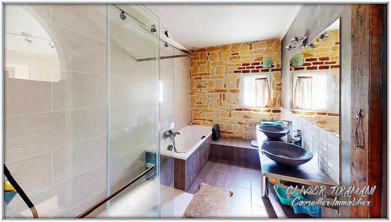 Villa - 232 m² - 6 pièces