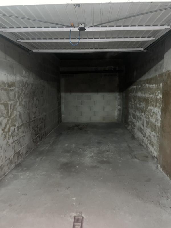 Parking / Garage - 10 m²