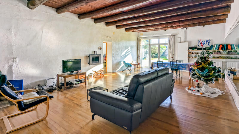 Maison - 238 m² - 9 pièces