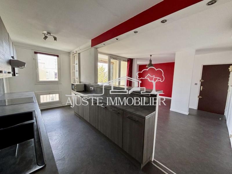 Appartement - 92 m² - 5 pièces