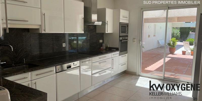 Maison - 216 m² - 6 pièces