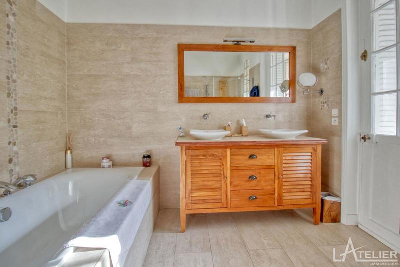 Maison - 195 m² - 9 pièces