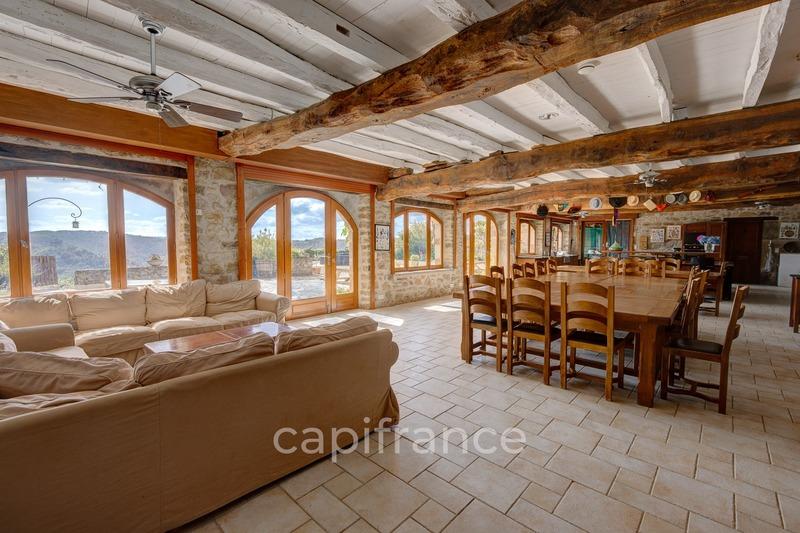 Propriété - 630 m² - 18 pièces