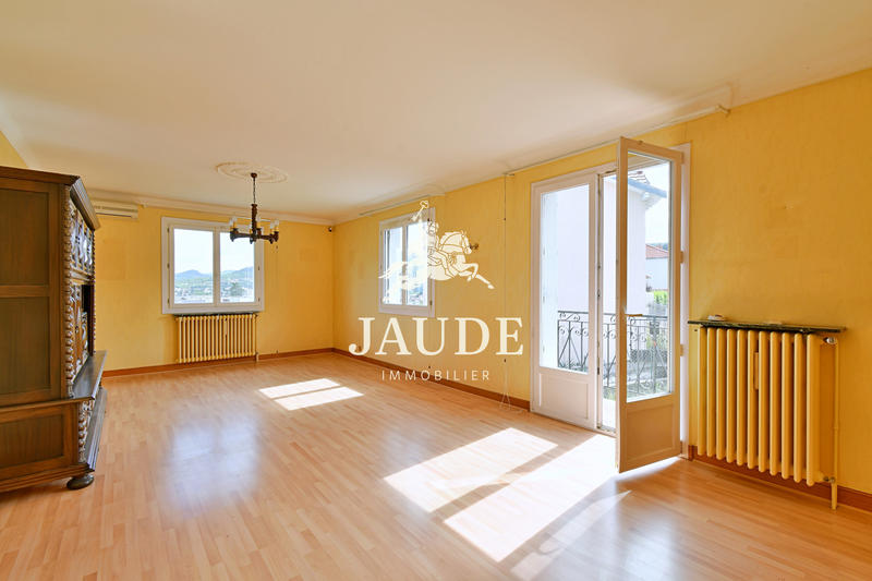 Maison - 200 m² - 7 pièces