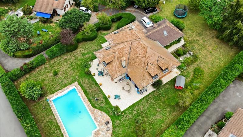 Maison - 230 m² - 7 pièces