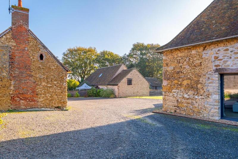 Maison en pierre - 224 m² - 6 pièces