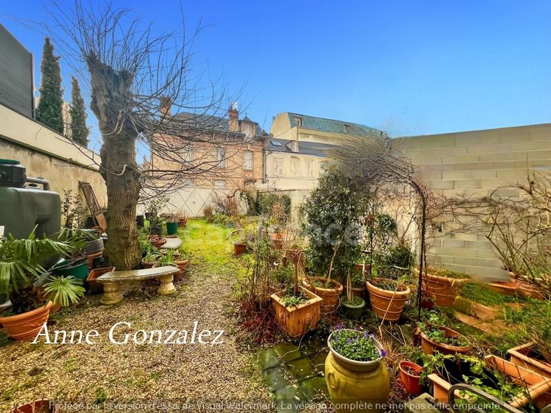 Maison - 345 m² - 7 pièces