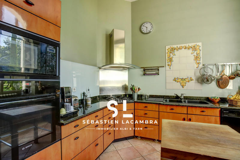 Propriété - 374 m² - 10 pièces