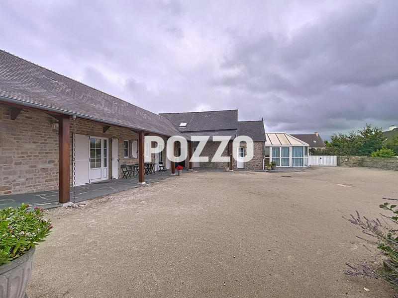 Maison - 394 m² - 16 pièces