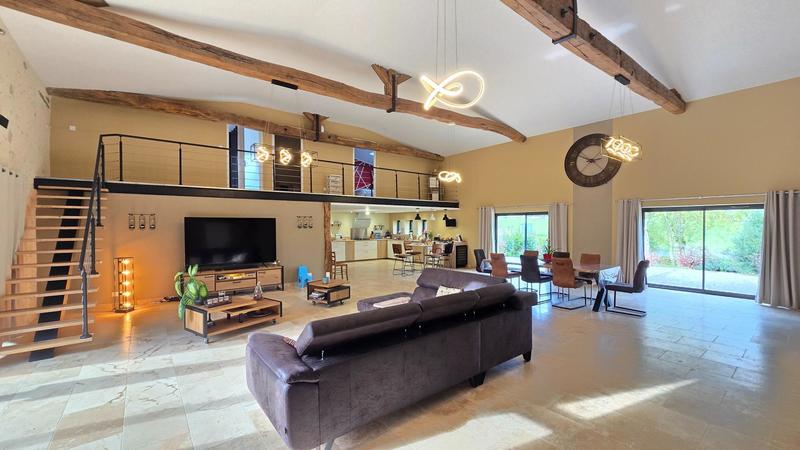 Maison - 280 m² - 4 pièces