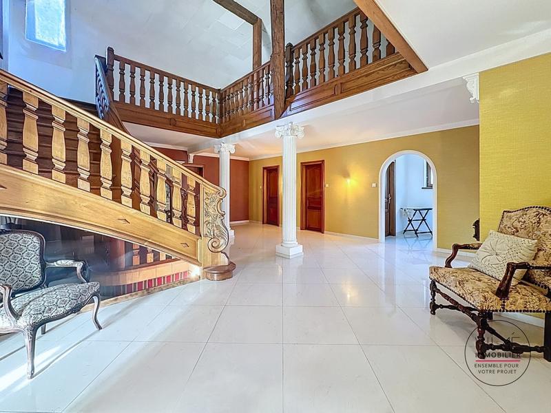 Maison - 285 m² - 8 pièces