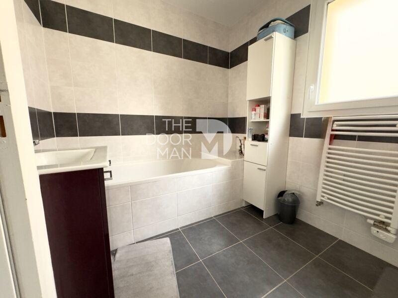 Maison - 93 m² - 4 pièces