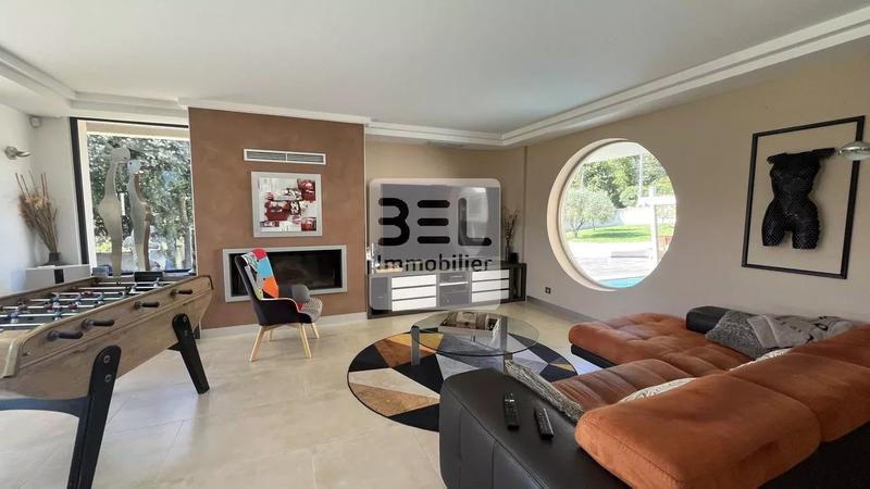 Villa - 258 m² - 8 pièces