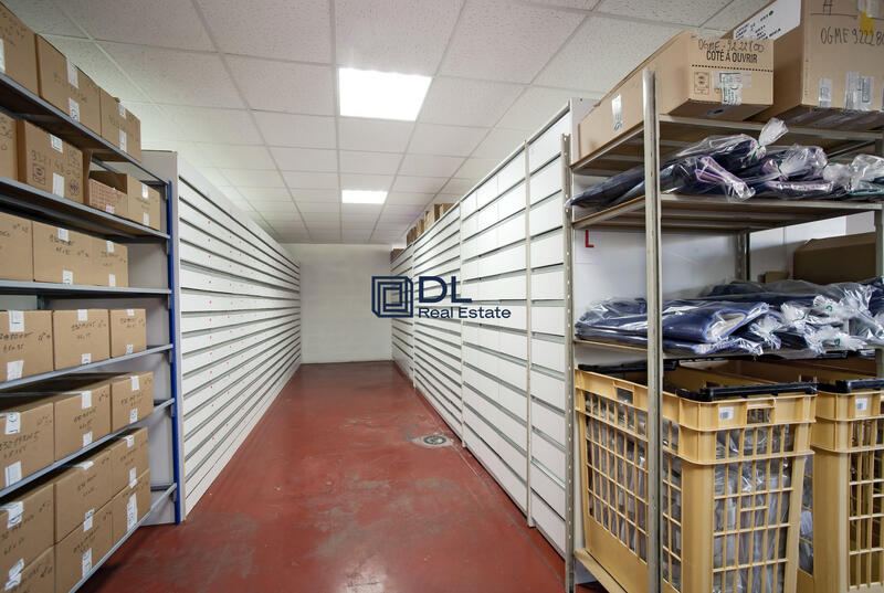 Entrepôt - 1 500 m²