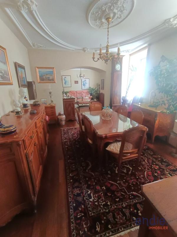 Maison - 180 m² - 7 pièces