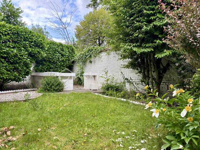 Maison bourgeoise - 252 m² - 10 pièces