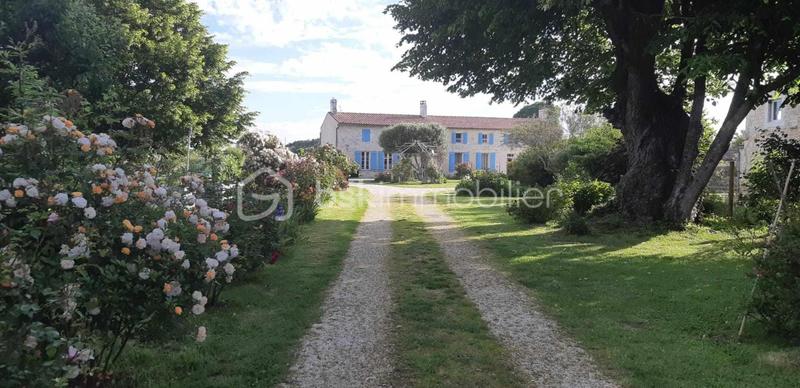 Maison - 235 m² - 7 pièces