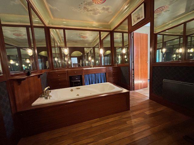 Maison ancienne - 215 m² - 7 pièces