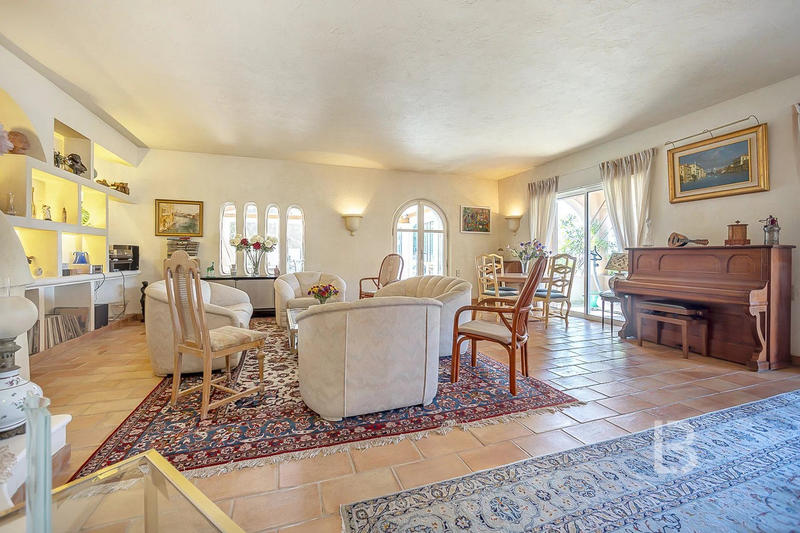 Maison - 283 m² - 6 pièces
