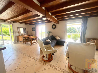 Maison - 207 m² - 10 pièces
