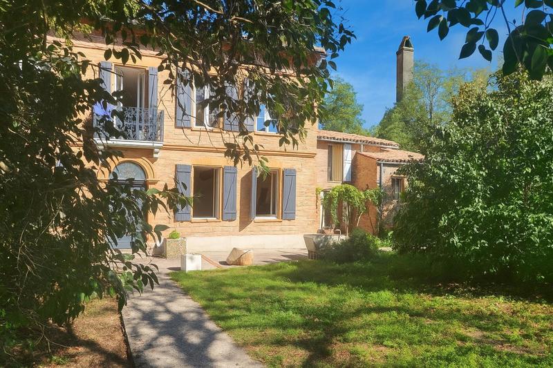 Maison - 301 m² - 11 pièces