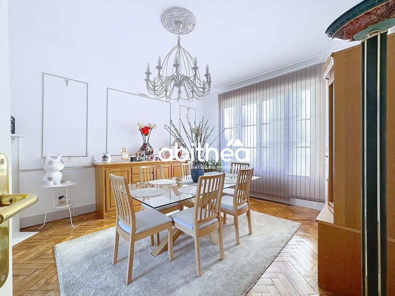 Maison - 318 m² - 8 pièces