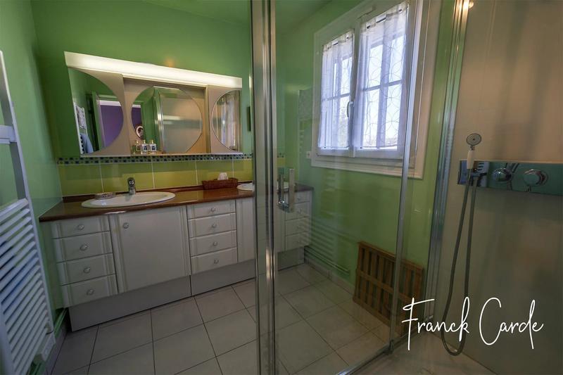 Maison - 225 m² - 8 pièces