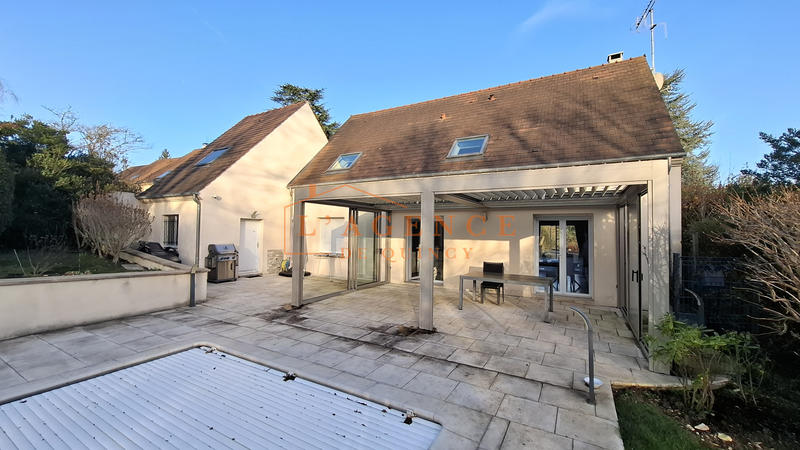 Maison - 140 m² - 6 pièces