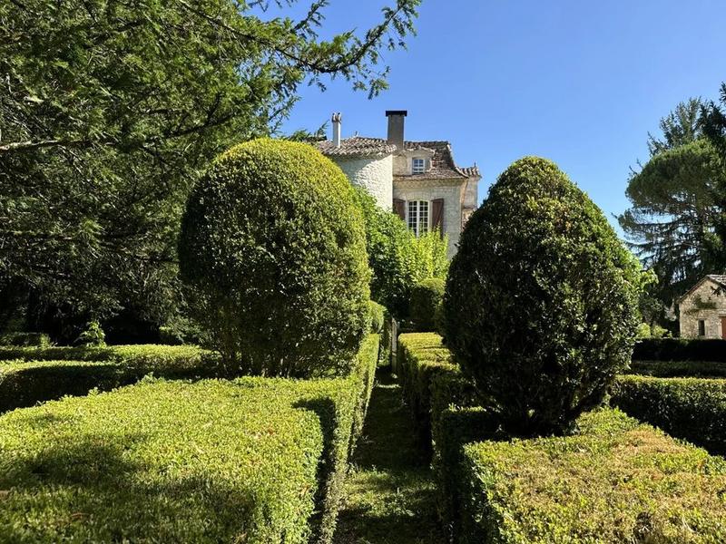 Maison de maîtres - 639 m² - 18 pièces