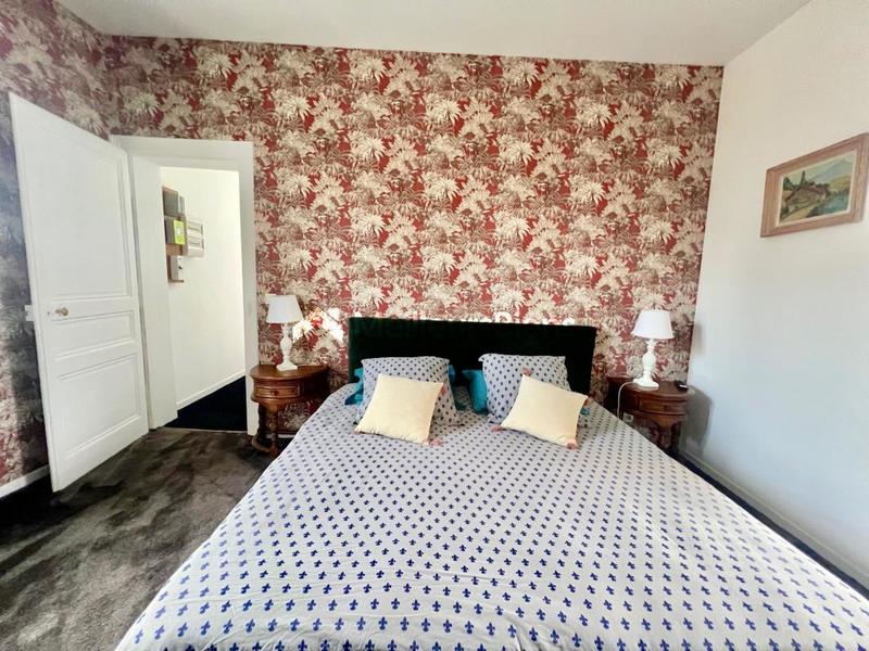 Maison - 247 m² - 8 pièces