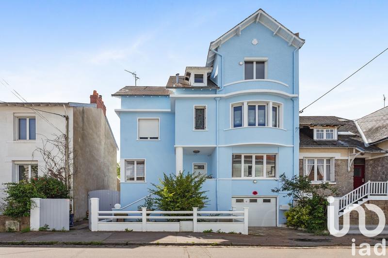 Maison - 204 m² - 8 pièces