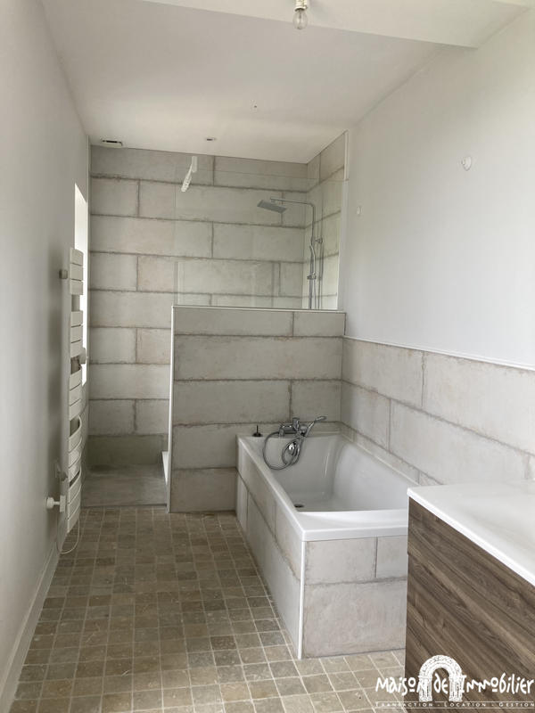 Maison - 220 m² - 5 pièces