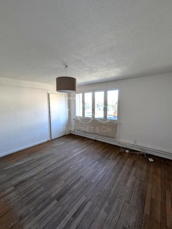 Appartement - 90 m² - 5 pièces