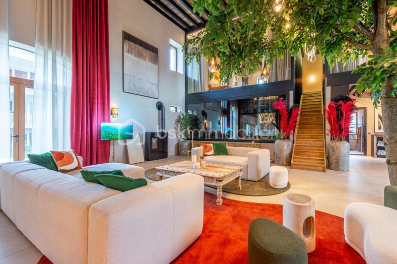 Maison - 303 m² - 8 pièces