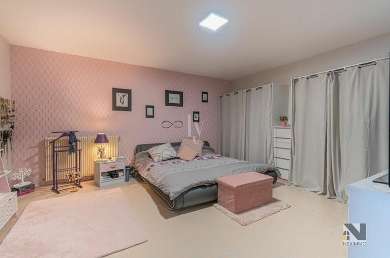 Maison - 233 m² - 5 pièces