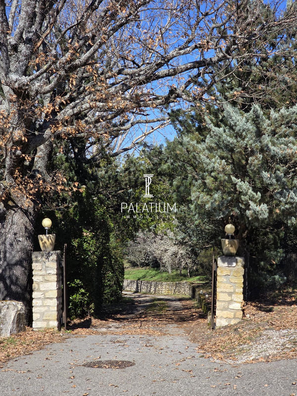 Maison - 260 m² - 10 pièces